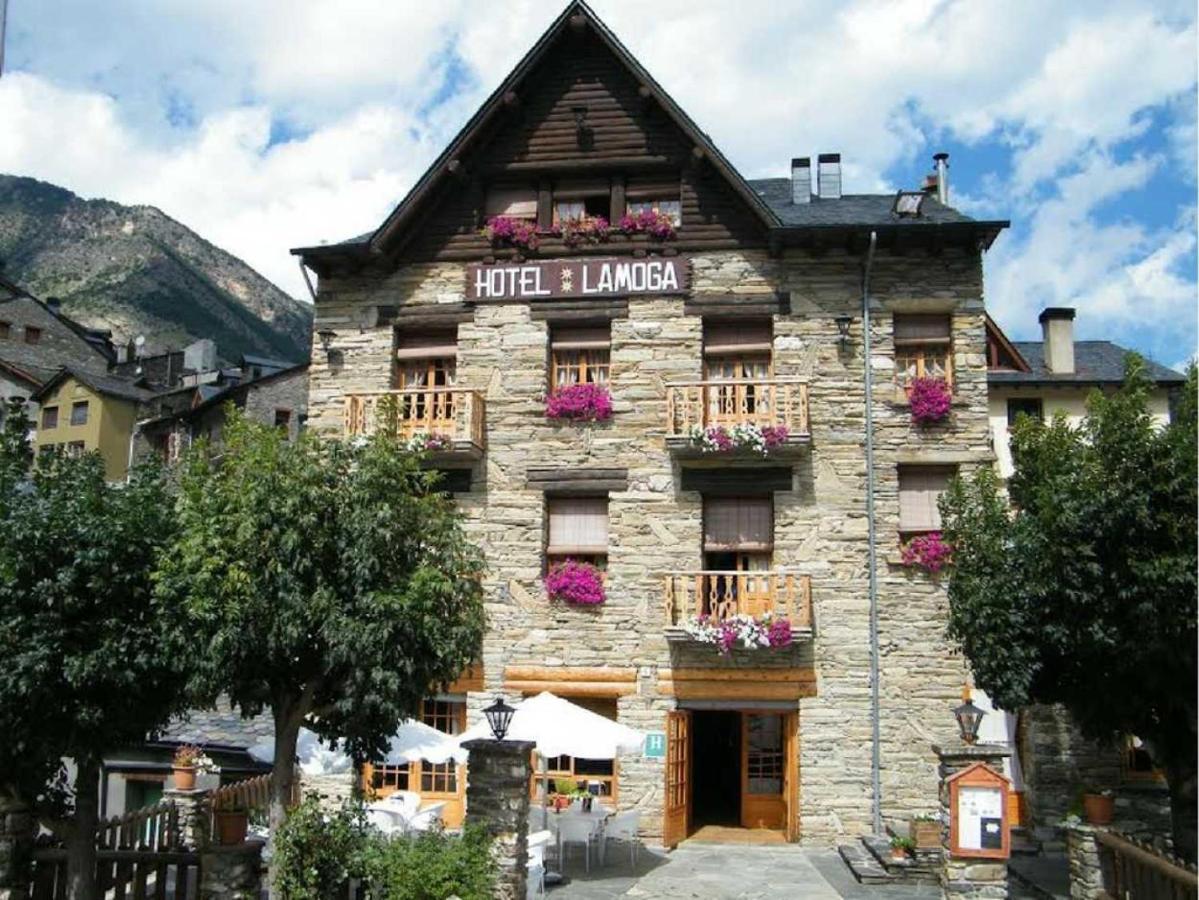 Hotel Lamoga Llavorsi Exterior photo